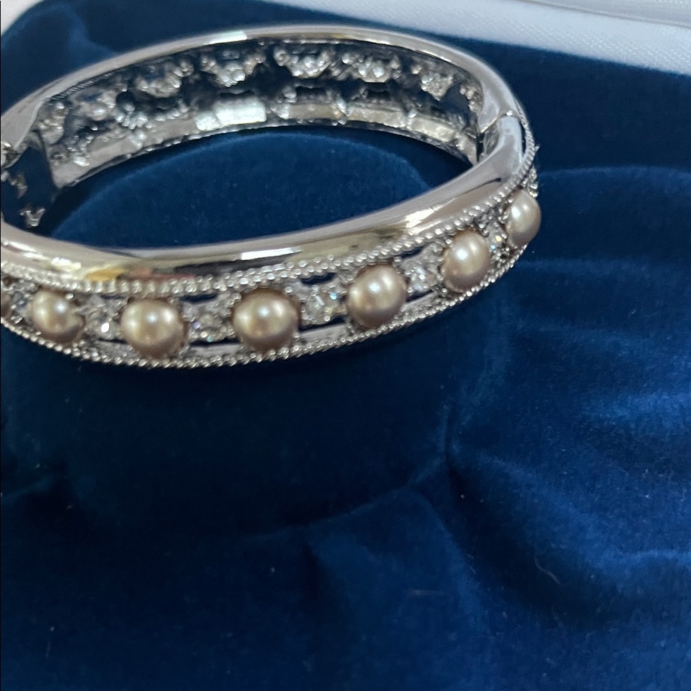 Camrose & Kross Jacqueline Kennedy Pearl and Rhinestone Bangle Bracelet - Picture 3 of 7
